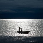 Boot auf dem See bei Sonnenuntergang